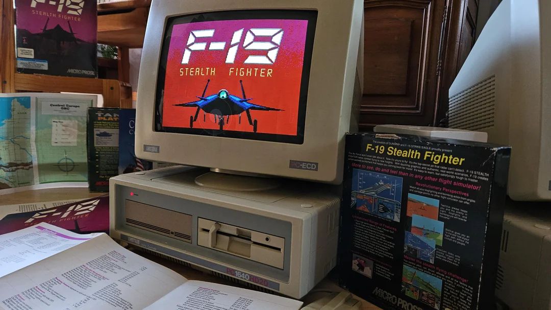 Microprose je 1988 izdal zelo elementarno simulacijo letala, ki sploh ni obstajalo. Kasneje so naslovnico popravili in jo je krasil F-117, oznaka F-19 pa je izginila.
